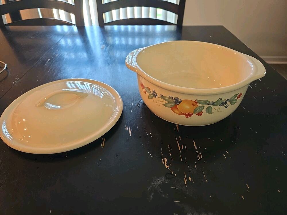Corelle Coordinates covered casserole dish "Abundance Fruit" 2.5qt
